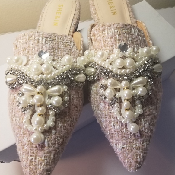 EXQUISITE MULE SLIDES NEW WITH BOX - Picture 2 of 11